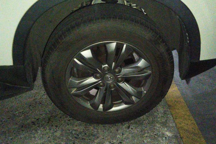 Used SAIC MAXUS D90 2017 2.0T Automatic Two-Wheel Drive Mercury Right Front Wheel Hub