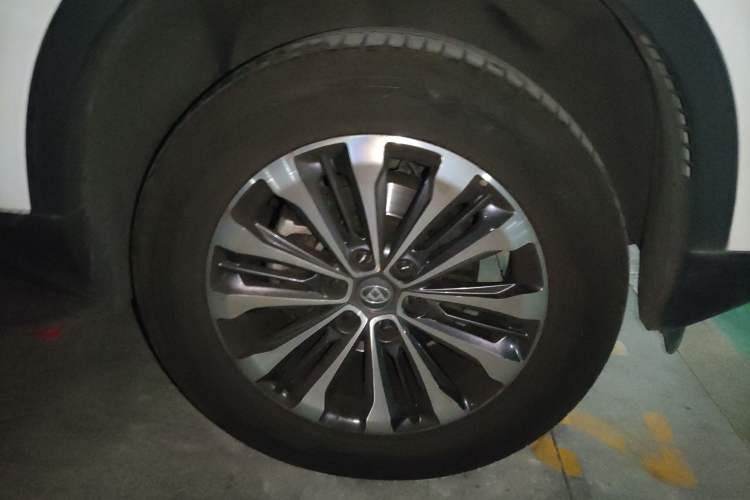 Used SAIC MAXUS D90 2017 2.0T Automatic Two-Wheel Drive - Uranus Right Front Wheel Hub