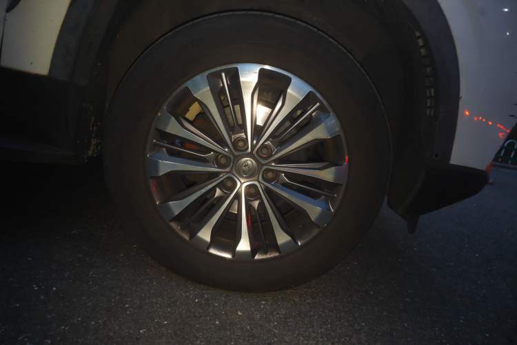 Used SAIC MAXUS D90 2017 2.0T Automatic All-Wheel Drive Sirius Right Front Wheel Hub
