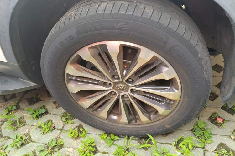 Used SAIC MAXUS D90 2017 2.0T Automatic Two-Wheel Drive - Uranus Right Front Wheel Hub