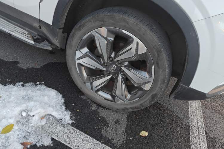 Used SAIC MAXUS D90 2017 2.0T Automatic All-Wheel Drive Sirius Right Front Wheel Hub