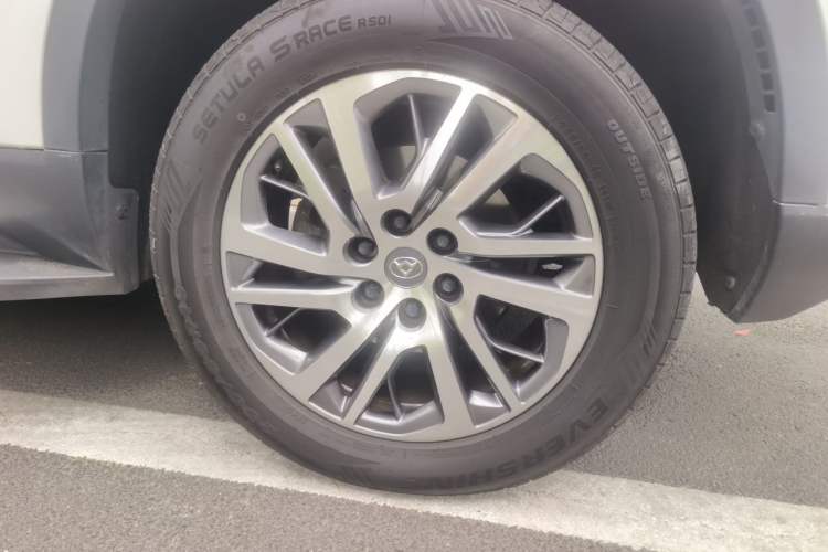 Used SAIC MAXUS D90 2017 2.0T Automatic All-Wheel Drive Sirius Right Front Wheel Hub