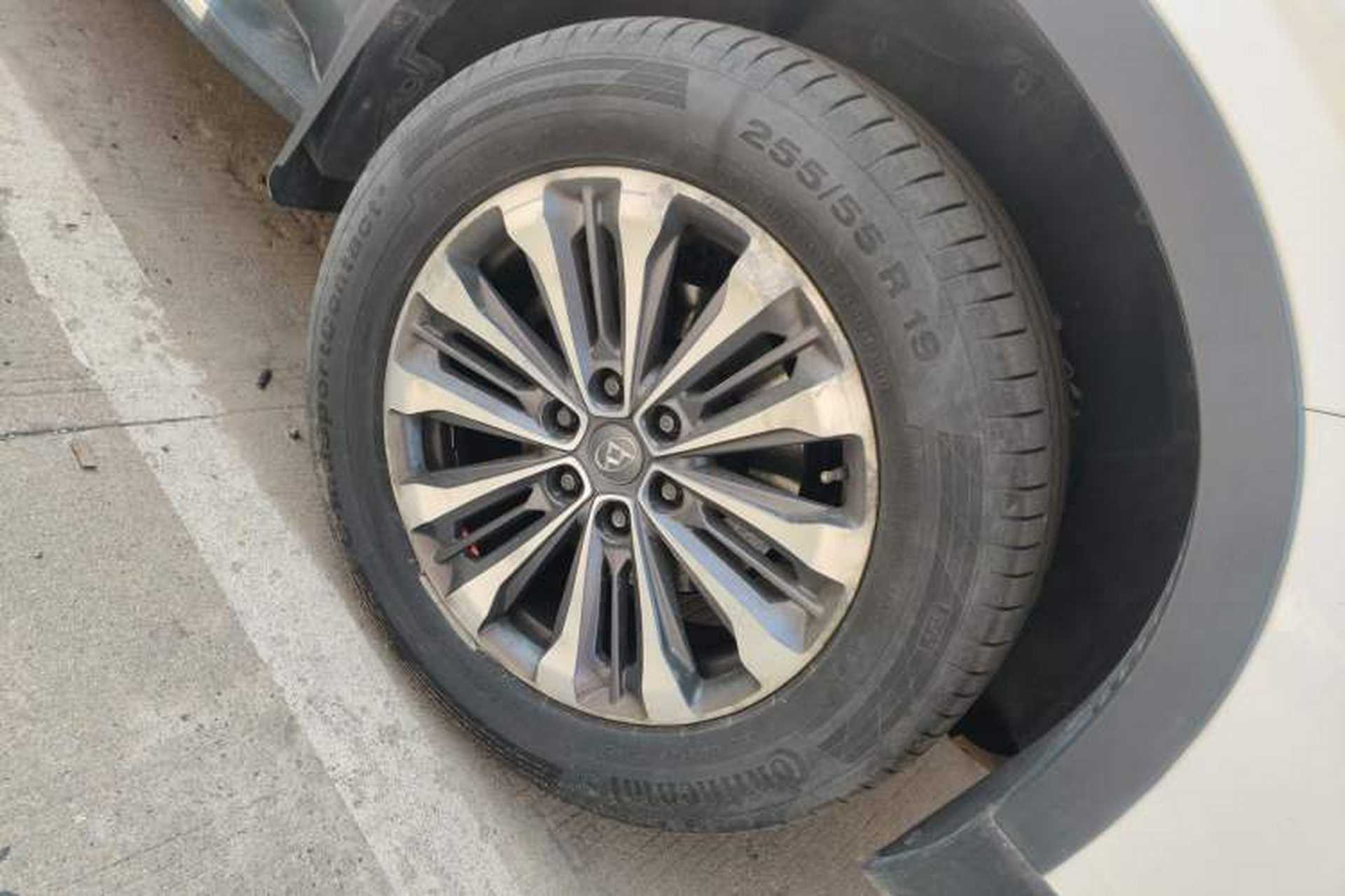 Used SAIC MAXUS D90 2017 2.0T Automatic All-Wheel Drive Sirius Right Front Wheel Hub