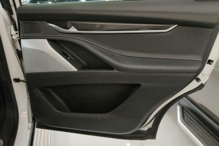 Used SAIC MAXUS D90 2017 2.0T Automatic Two-Wheel Drive - Uranus Right Rear Door Interior