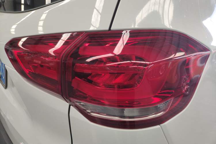 Used SAIC MAXUS D90 2017 2.0T Automatic All-Wheel Drive Sirius Right Rear Taillight