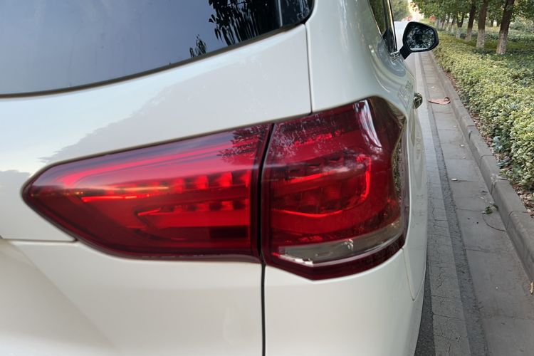Used SAIC MAXUS D90 2017 2.0T Automatic Two-Wheel Drive - Uranus Right Rear Taillight