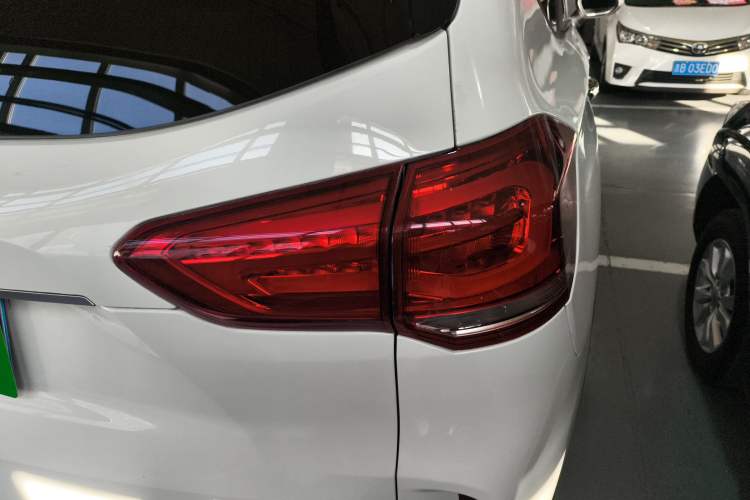 Used SAIC MAXUS D90 2017 2.0T Automatic Two-Wheel Drive Mercury Right Rear Taillight