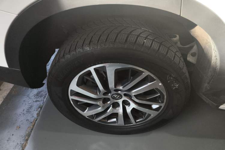 Used SAIC MAXUS D90 2017 2.0T Automatic Two-Wheel Drive Mercury Right Rear Wheel Hub