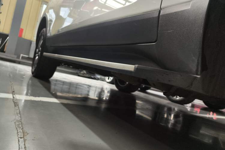 Used SAIC MAXUS D90 2017 2.0T Automatic Two-Wheel Drive Mercury Right Side Sill