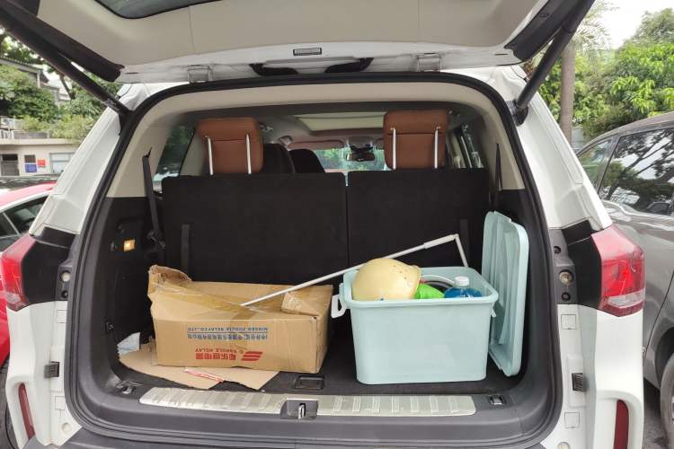 Used SAIC MAXUS D90  Trunk
