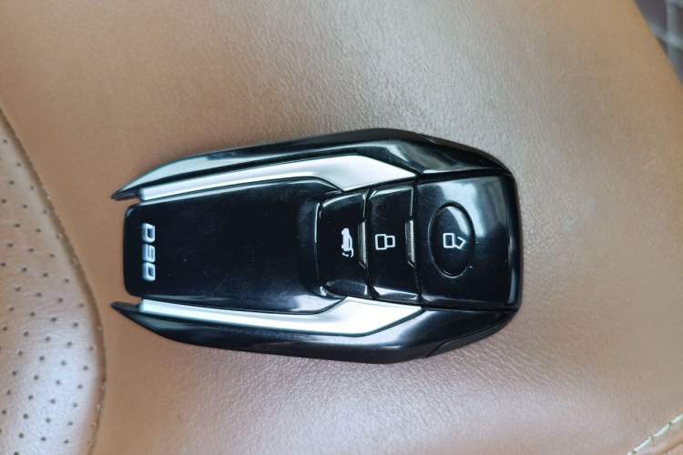 Used SAIC MAXUS D90 2017 2.0T Automatic Two-Wheel Drive - Uranus Vehicle Key