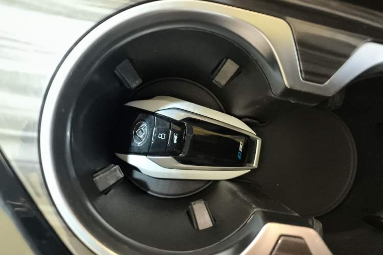 Used SAIC MAXUS D90 2017 2.0T Automatic Two-Wheel Drive Mercury Vehicle Key