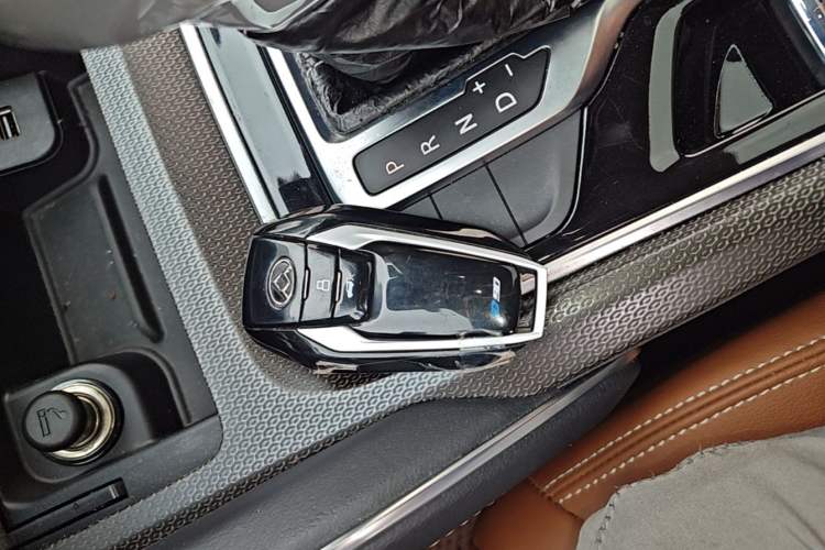 Used SAIC MAXUS D90 2017 2.0T Automatic Two-Wheel Drive - Uranus Vehicle Key