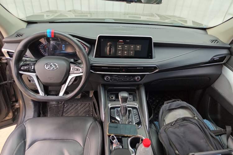 Used SAIC MAXUS D90 2017 2.0T Automatic Two-Wheel Drive - Uranus Center Console