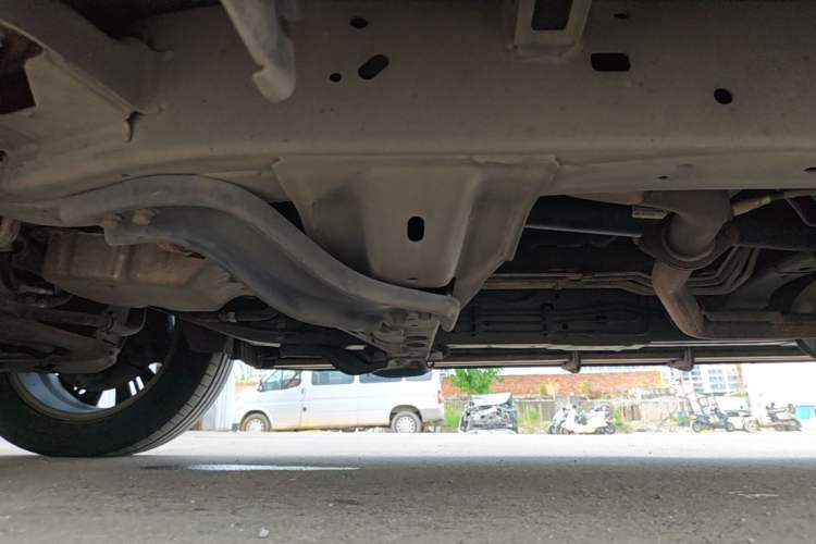 Used SAIC MAXUS D90 2017 2.0T Automatic Two-Wheel Drive - Uranus Chassis Front Left
