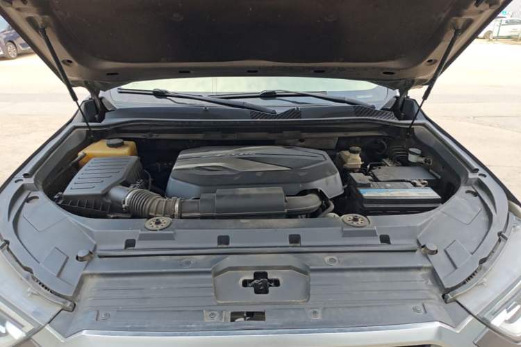 Used SAIC MAXUS D90 2017 2.0T Automatic Two-Wheel Drive - Uranus Engine Bay