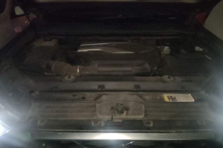 Used SAIC MAXUS D90  Engine Bay