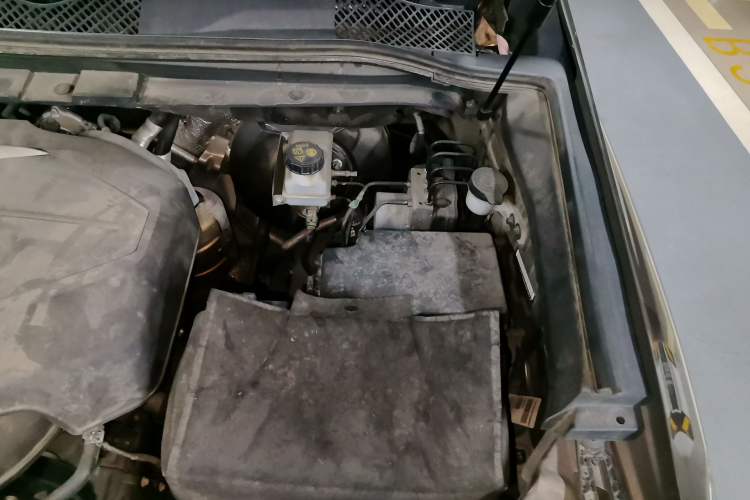 Used SAIC MAXUS D90 2017 2.0T Automatic Two-Wheel Drive - Uranus Engine Bay Left