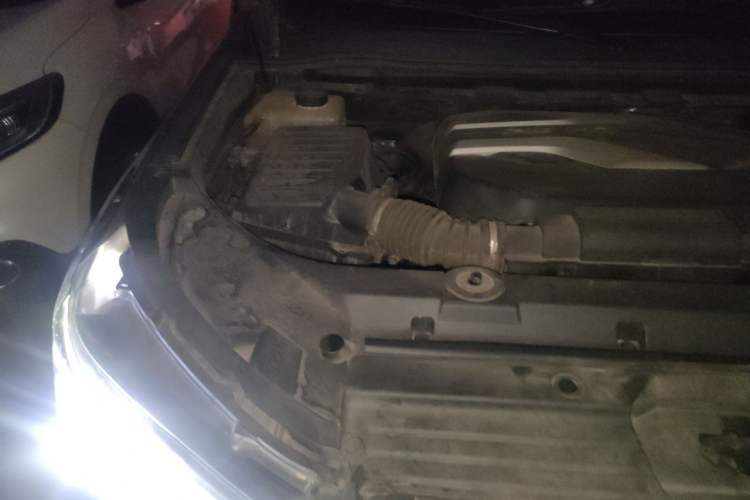 Used SAIC MAXUS D90  Engine Bay Right