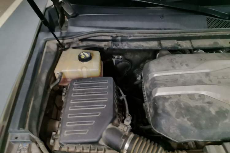 Used SAIC MAXUS D90 2017 2.0T Automatic Two-Wheel Drive - Uranus Engine Bay Right