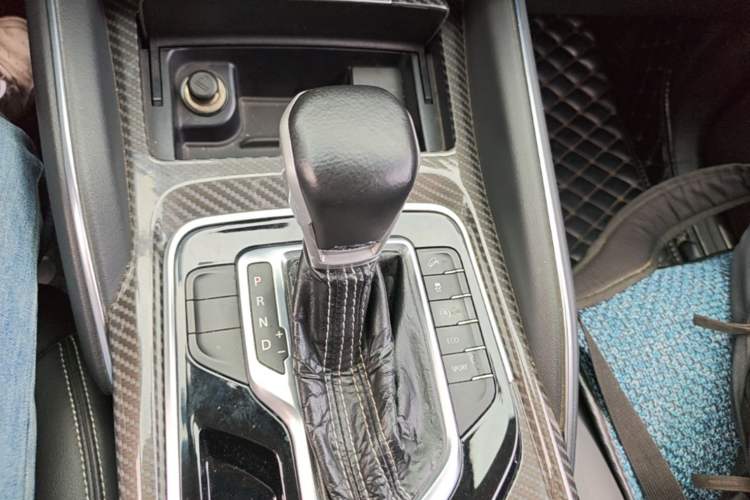 Used SAIC MAXUS D90 2017 2.0T Automatic Two-Wheel Drive - Uranus Gear Lever