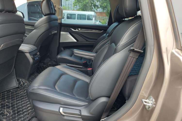 Used SAIC MAXUS D90 2017 2.0T Automatic Two-Wheel Drive - Uranus Left Rear Seat