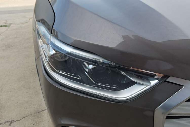 Used SAIC MAXUS D90 2017 2.0T Automatic Two-Wheel Drive - Uranus Right Front Headlight