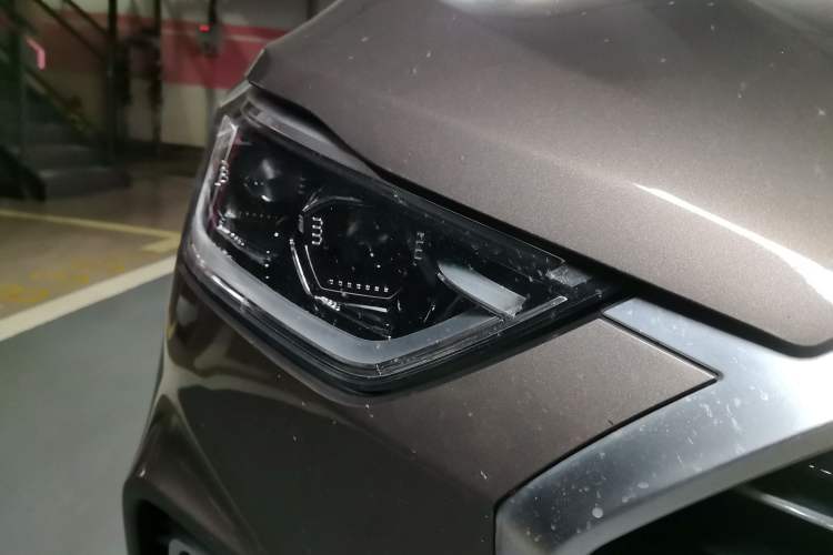 Used SAIC MAXUS D90 2017 2.0T Automatic Two-Wheel Drive - Uranus Right Front Headlight