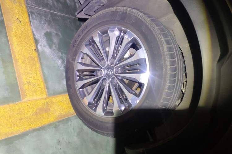 Used SAIC MAXUS D90  Right Front Wheel Hub