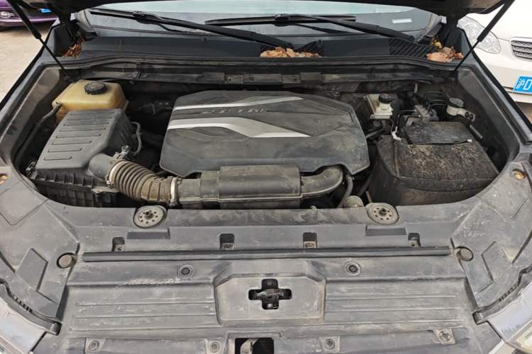 Used SAIC MAXUS D90  Engine Bay