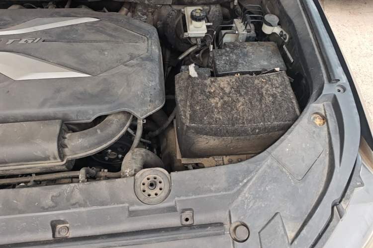Used SAIC MAXUS D90  Engine Bay Left