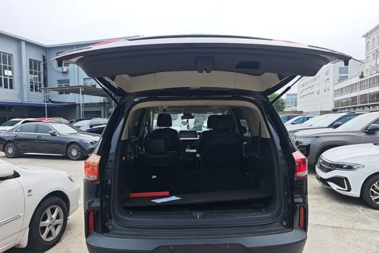 Used SAIC MAXUS D90  Trunk