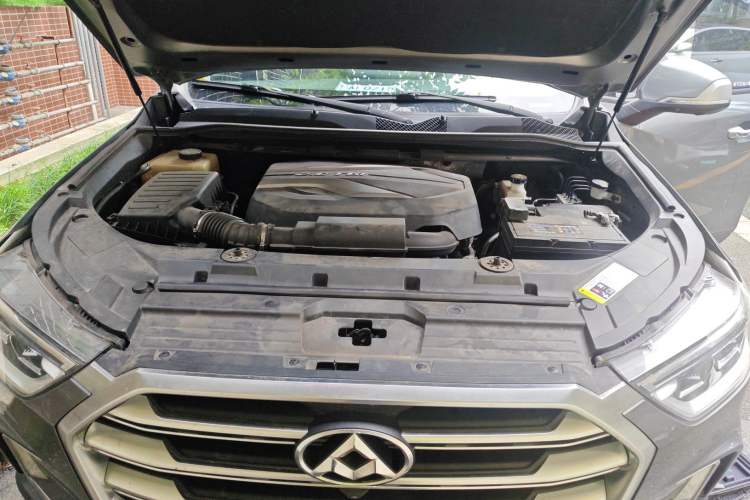 Used SAIC MAXUS D90  Engine Bay