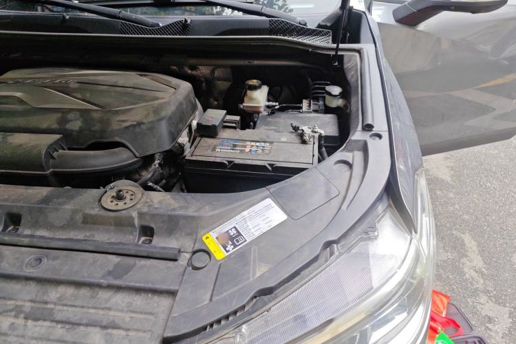 Used SAIC MAXUS D90  Engine Bay Left