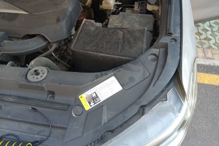 Used SAIC MAXUS D90  Engine Bay Left