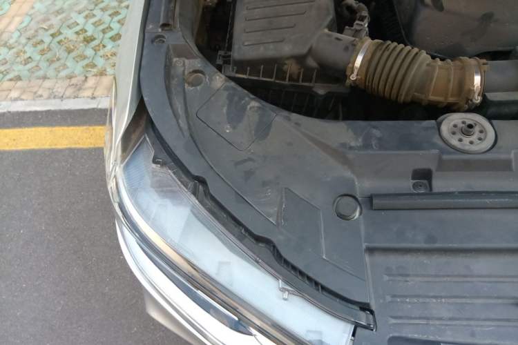 Used SAIC MAXUS D90  Engine Bay Right