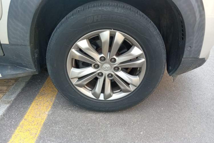 Used SAIC MAXUS D90  Right Front Wheel Hub