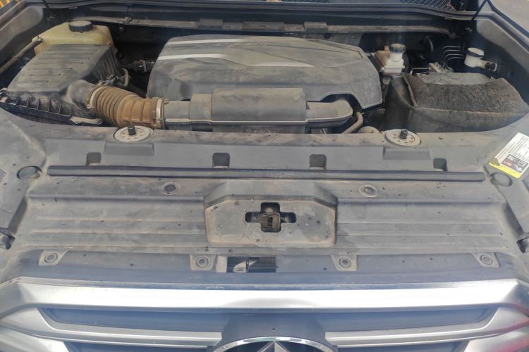 Used SAIC MAXUS D90 2019 2.0T Automatic 2WD Uranus China VI Standard Engine Bay