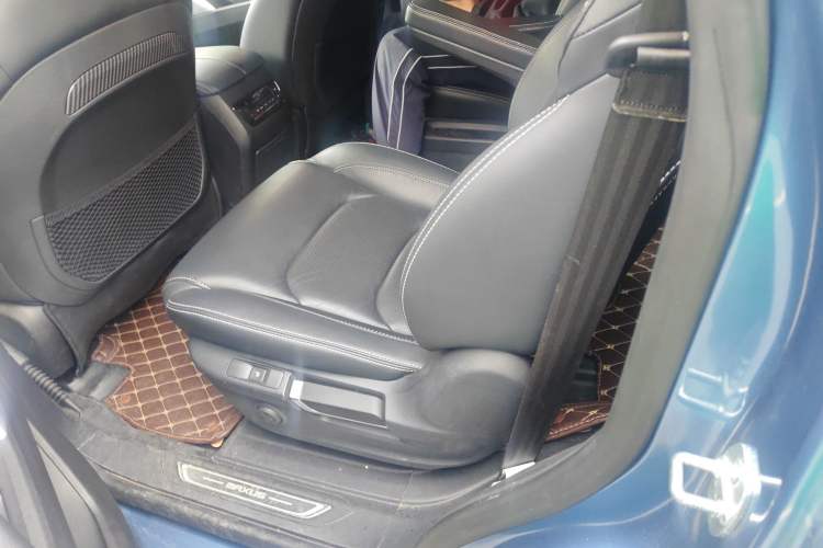 Used SAIC MAXUS D90 2019 2.0T Automatic 2WD Uranus China VI Standard Left Rear Seat