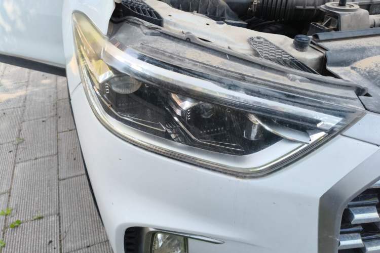 Used SAIC MAXUS D90 2019 2.0T Automatic 2WD Uranus China VI Standard Right Front Headlight