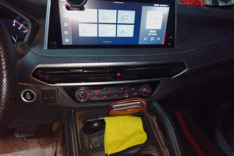 Used SAIC MAXUS D90 Pro 2020 2.0T Diesel 4x4 Alashan Edition 6 Seats Audio And AC Panel