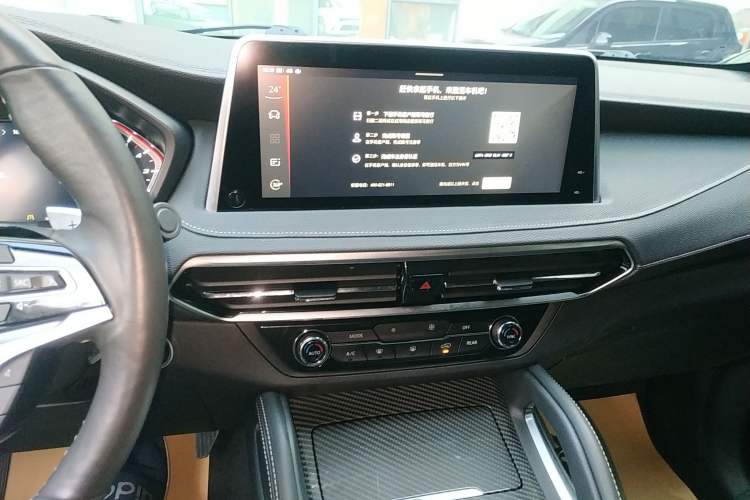 Used SAIC MAXUS D90 Pro 2020 2.0T Diesel 4x4 Alashan Edition 7-Seater Audio And AC Panel