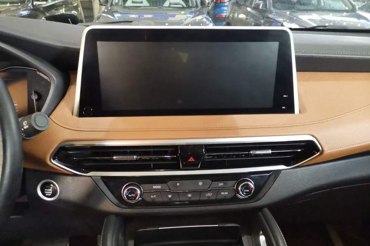 Used SAIC MAXUS D90 Pro 2020 2.0T Gasoline 4x4 Flagship Edition 6 Seats Audio And AC Panel
