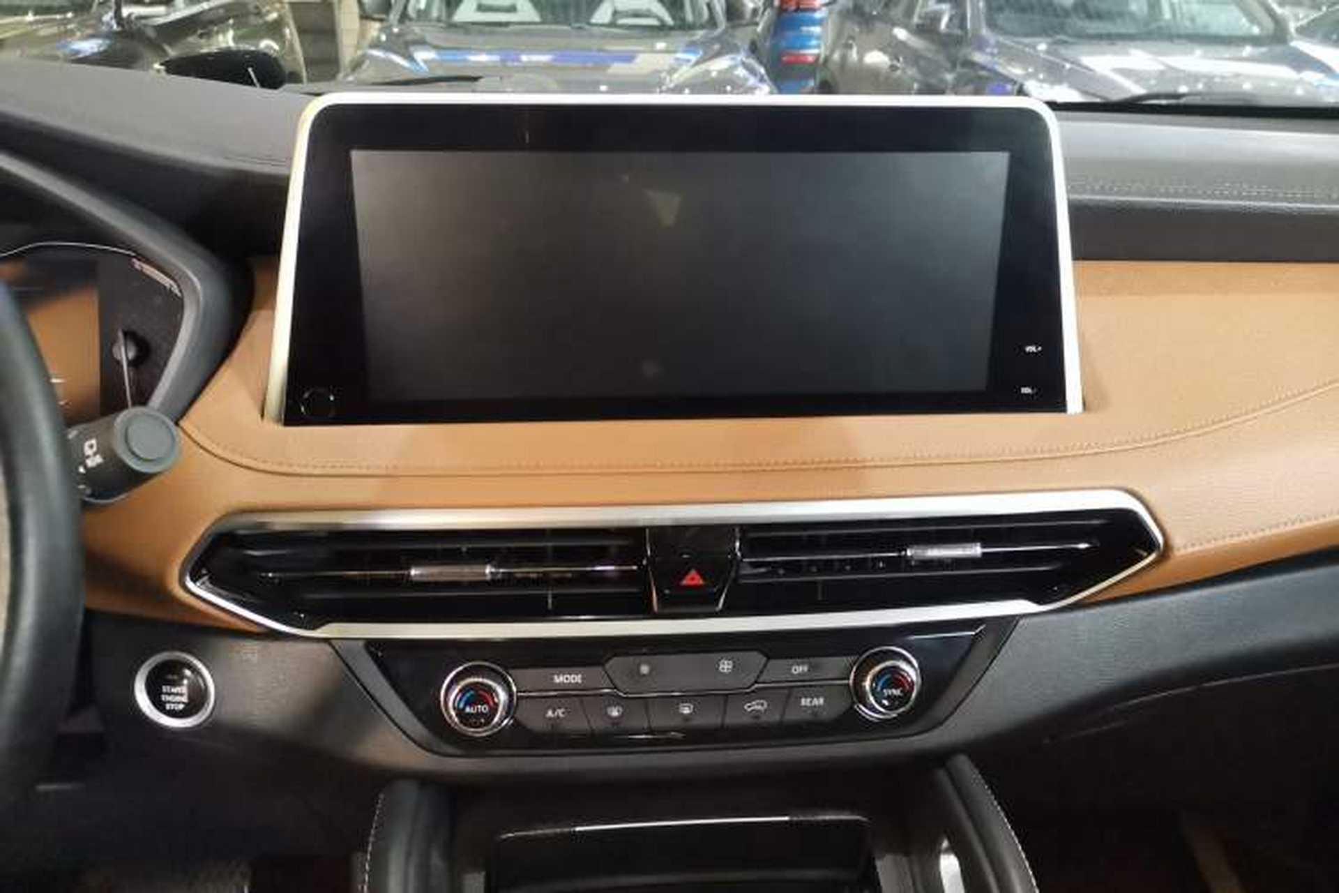 Used SAIC MAXUS D90 Pro 2020 2.0T Gasoline 4x4 Flagship Edition 6 Seats Audio And AC Panel