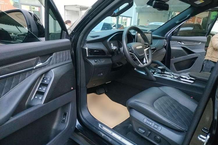 Used SAIC MAXUS D90 Pro 2020 2.0T Diesel 4x4 Alashan Edition 7-Seater Driver Seat
