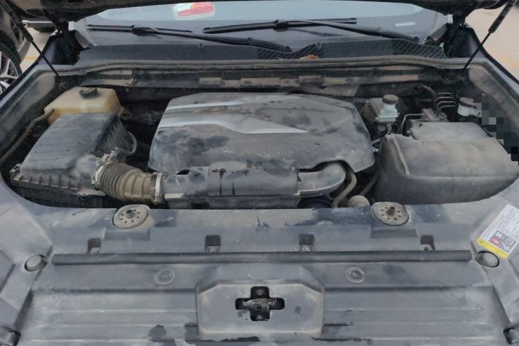 Used SAIC MAXUS D90 Pro 2020 2.0T Gasoline 4x4 Motuo Edition 7 Seats Engine Bay