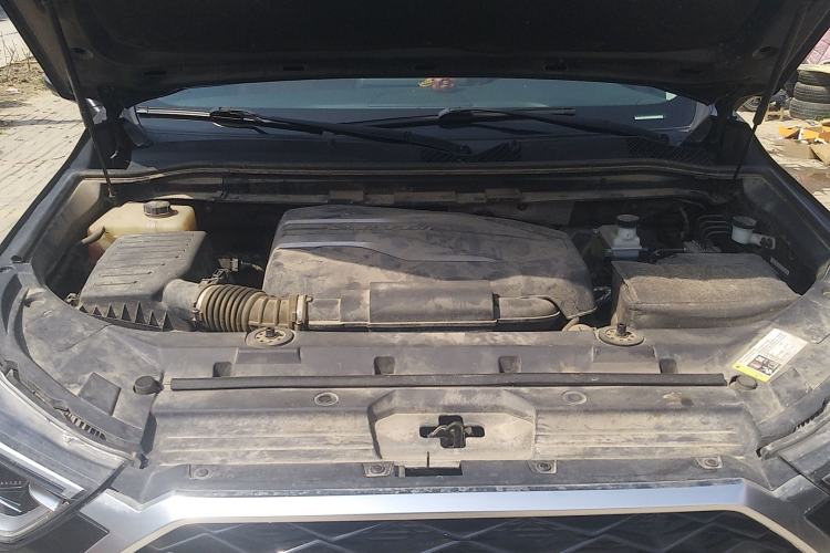 Used SAIC MAXUS D90 Pro 2020 2.0T Gasoline 4x4 Flagship Edition 6 Seats Engine Bay
