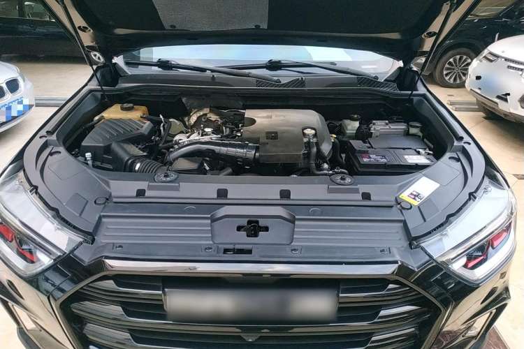 Used SAIC MAXUS D90 Pro 2020 2.0T Diesel 4x4 Alashan Edition 7-Seater Engine Bay