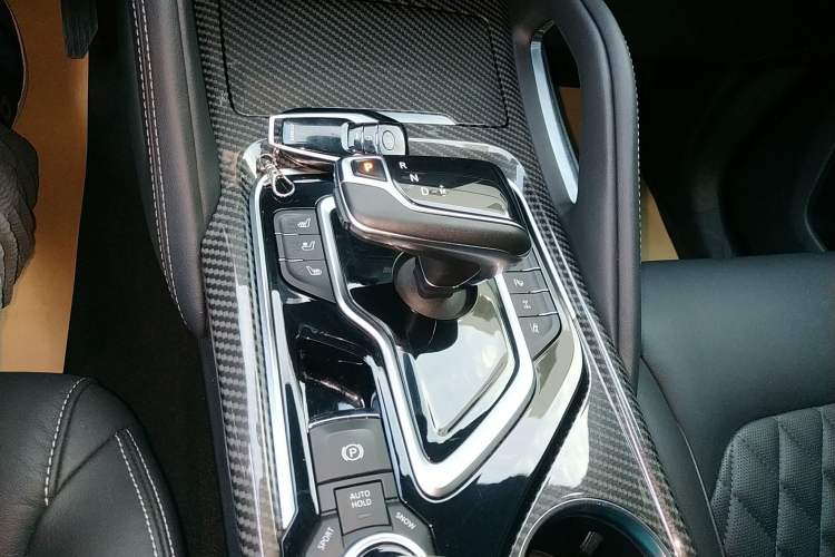 Used SAIC MAXUS D90 Pro 2020 2.0T Diesel 4x4 Alashan Edition 7-Seater Gear Lever