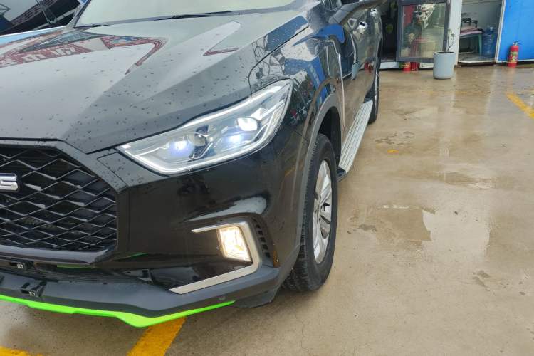 Used SAIC MAXUS D90 Pro 2020 2.0T Gasoline 4x4 Luxury Edition 6 Seats Left Front Headlight